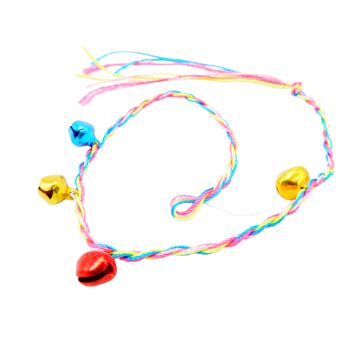 Armbandje uit felgekleurde touwtjes en belletjes per 100 stuks