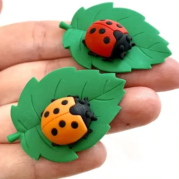 Assortiment d'insectes, magnifiques gommes du Japon par 60 pièces en présentoir